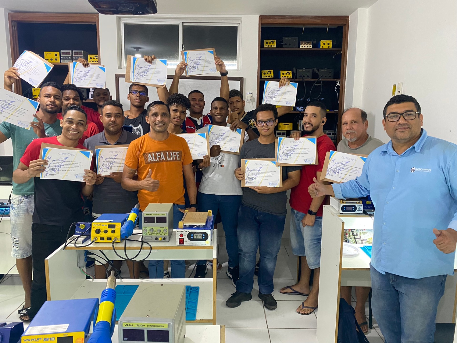 Cerimônia de entrega de certificados — curso de celular em Salvador